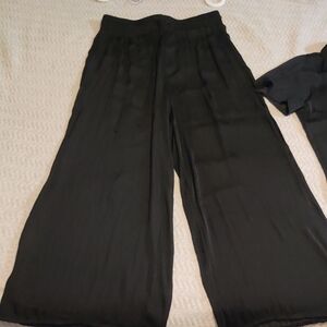 EUC Women's Two Piece Black Satin Wide Legs Pant Set Size Small